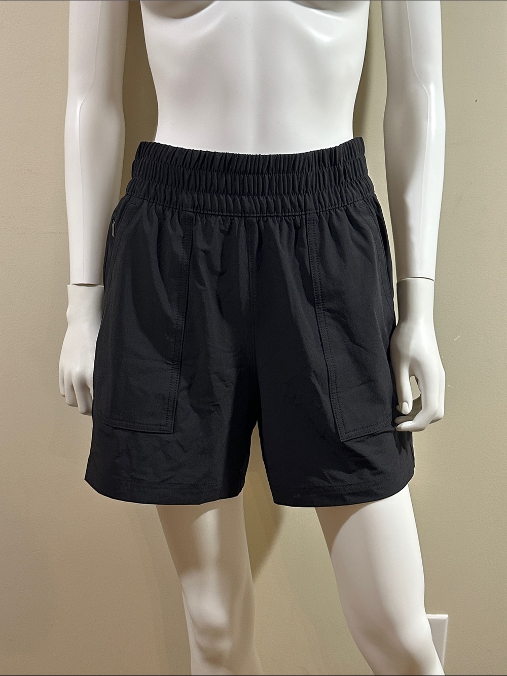 Athleta Xs Women's Black Elastic-Waist Shorts With Pockets